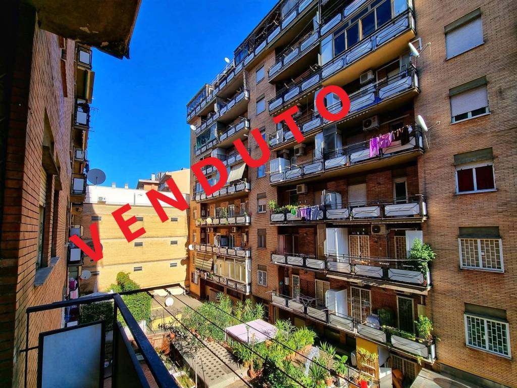 Vendita Appartamento Roma Trilocale In Via Girolamo Benzoni Da