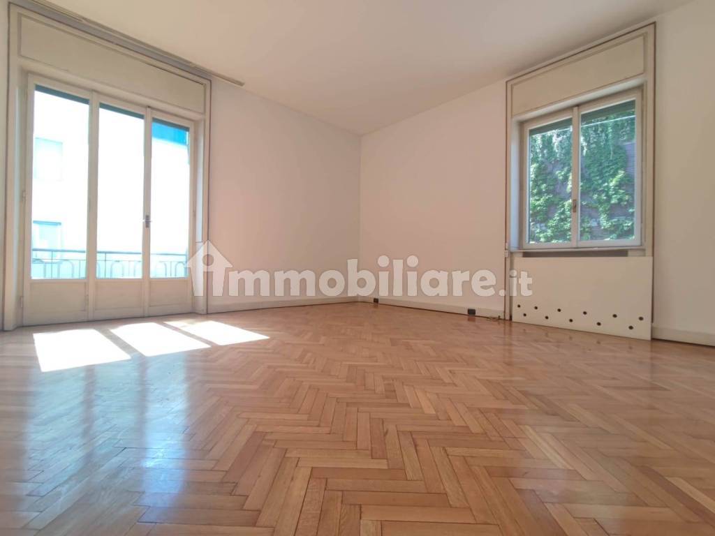 Vendita Appartamento In Via Nino Bixio 34 Milano Primo Piano Con