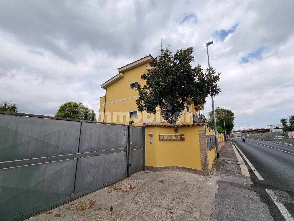 Vendita Appartamento Roma Trilocale In Via Di Casal Selce Ottimo