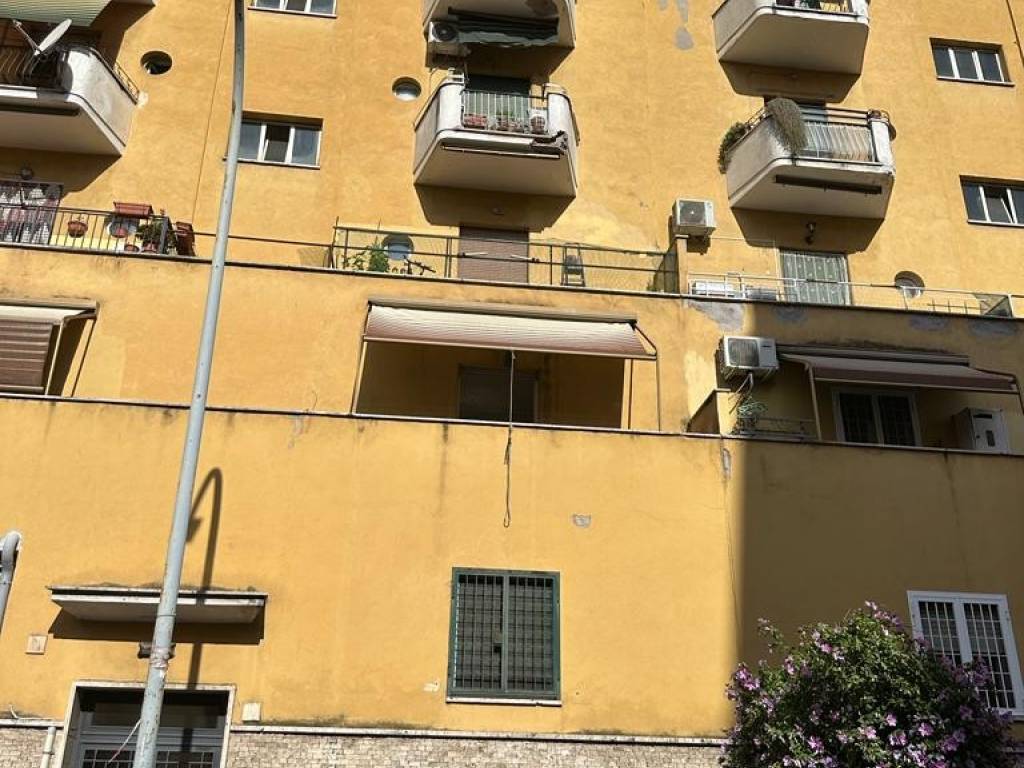 Vendita Appartamento Roma Trilocale In Via Giuseppe Arimondi Buono