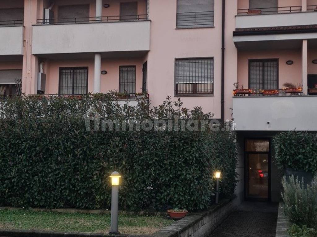 Affitto Appartamento Seregno Bilocale In Via Novembre Buono