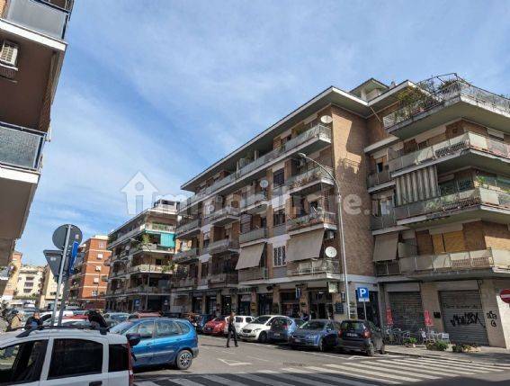 Locale Commerciale Via Innocenzo Xi Roma Rif Immobiliare It