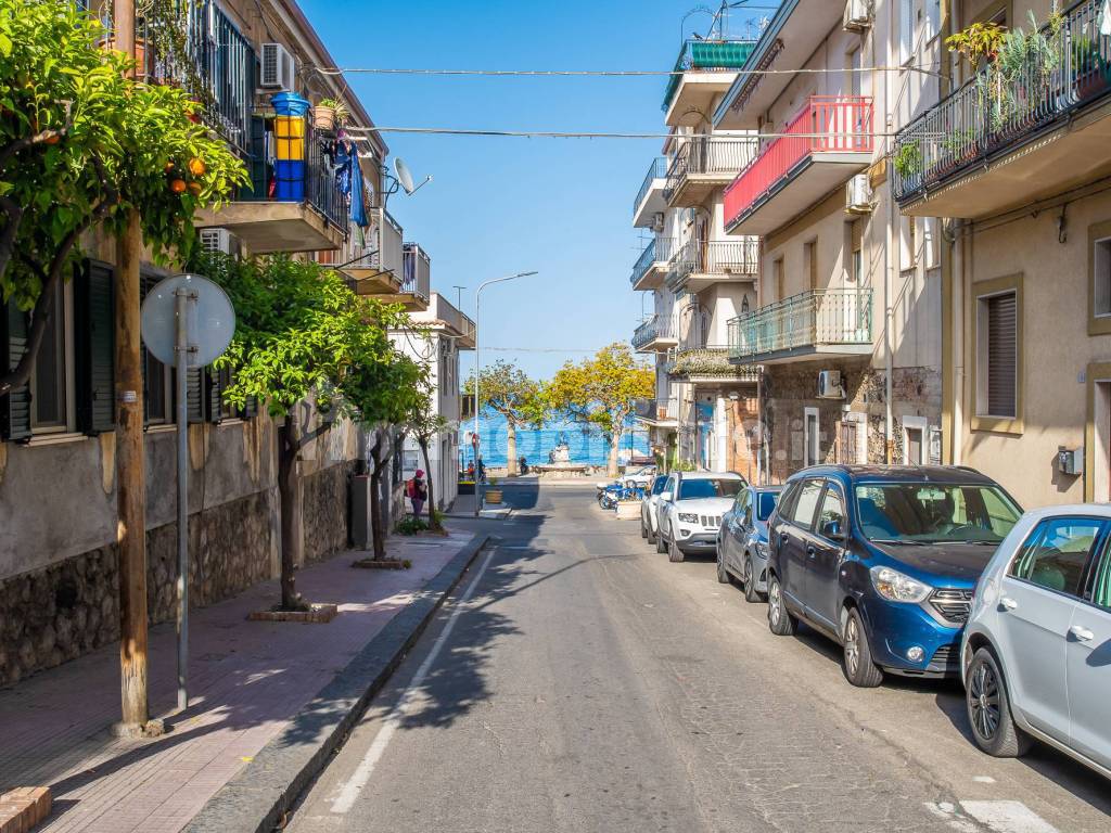 Vendita Appartamento Giardini Naxos Bilocale In Via Dalmazia Buono