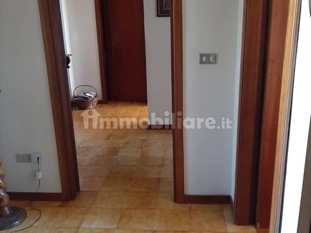 Affitto Appartamento Lecce. Quadrilocale in via Lequile 12. Buono stato