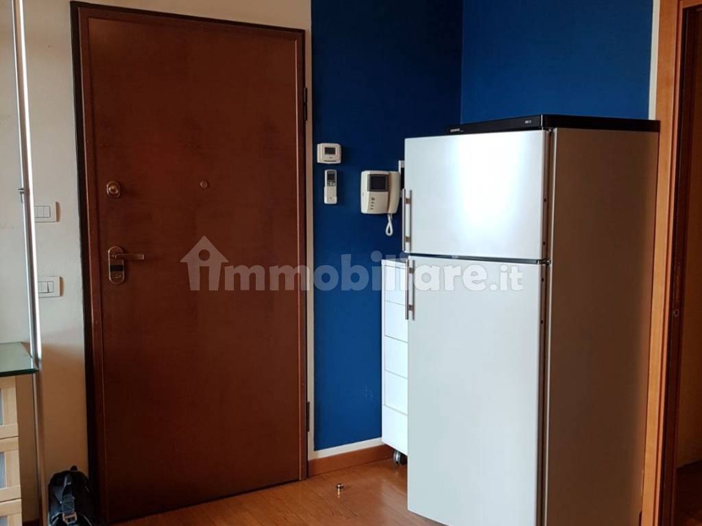 ingresso e dettaglio frigorifero