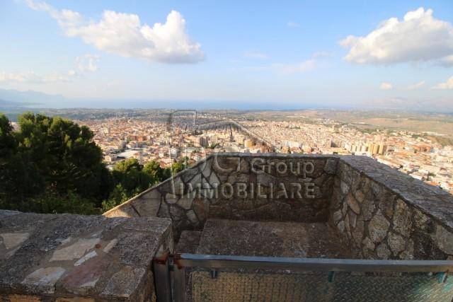 Maestosa villa immersa nel verde con vista panoramica  - 10