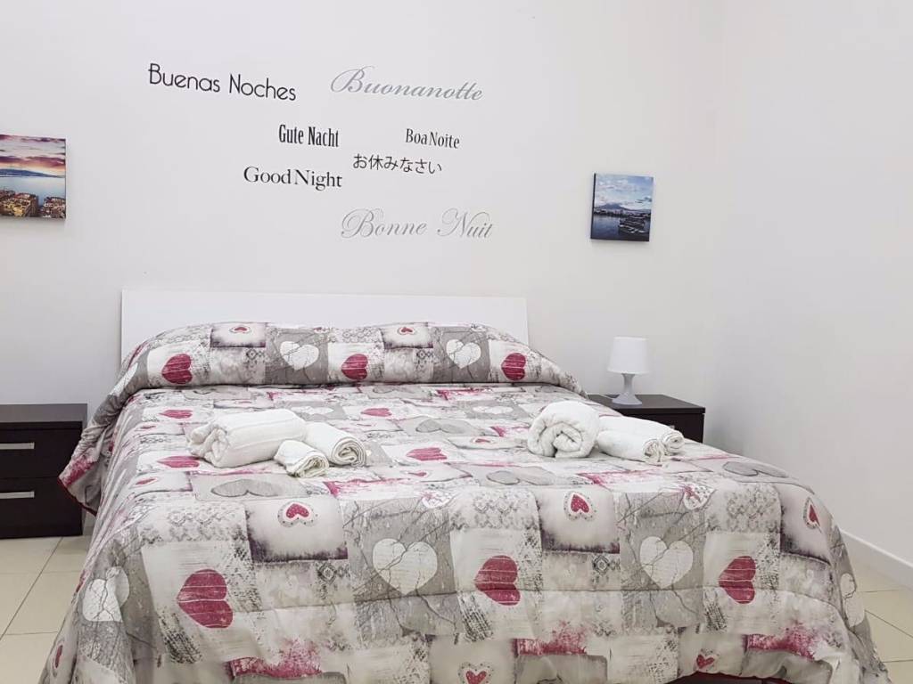 Vendita Appartamento Napoli. Bilocale in via Santa Maria Antesaecula. Da ristrutturare, secondo