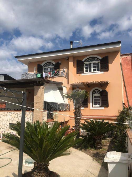 Vendita Villa unifamiliare in via Antonio Sebastiani Minturno. Con ...
