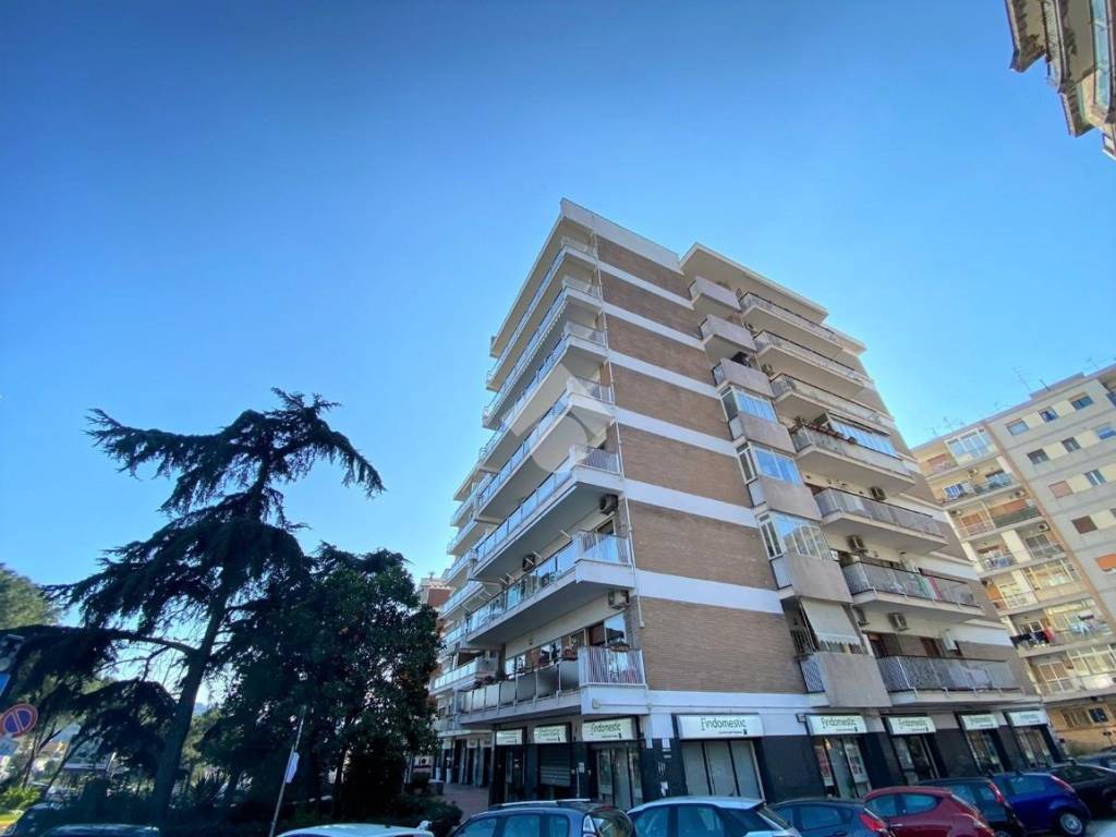 Vendita Appartamento Napoli. Trilocale in via Cintia. Buono stato, quinto  piano, con balcone, riscaldamento centralizzato, rif. 86014438