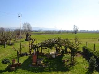 ABITAZIONE CON TERRENO CAMUCIA VICINANZE