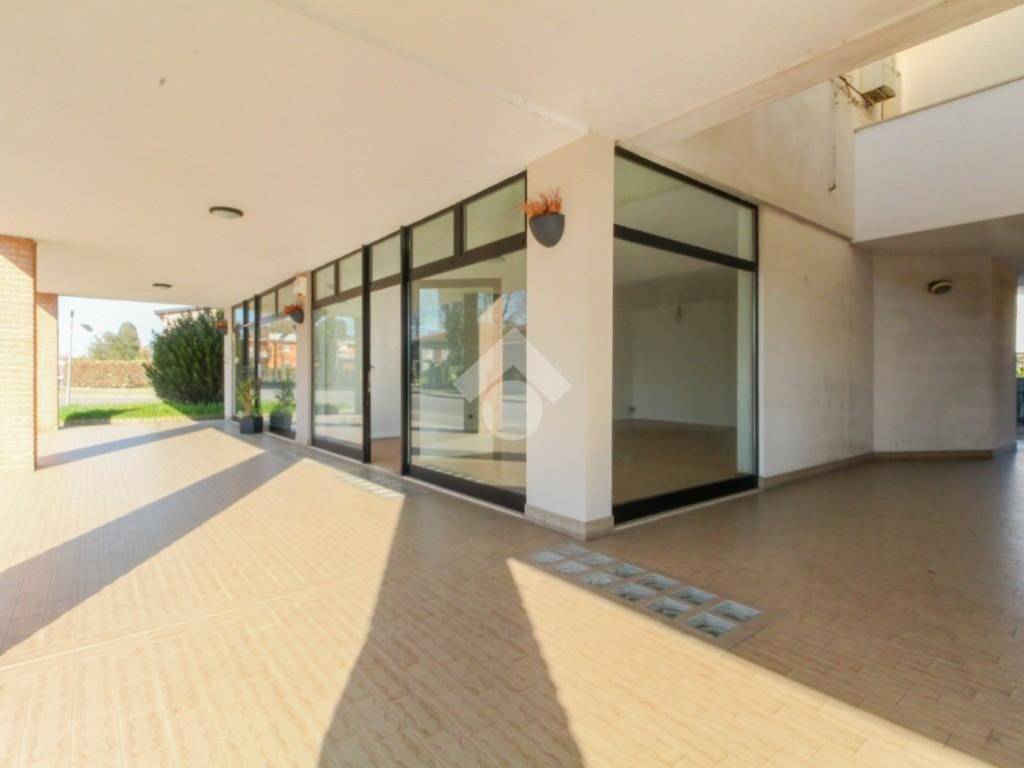 Locale commerciale via giorgio la pira 1, centro, pontevico