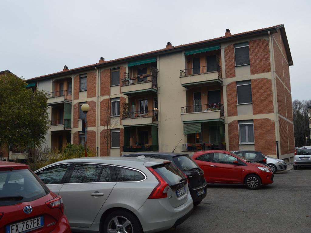 Vendita Appartamento San Donato Milanese. Trilocale in via 1 Maggio 7.  Buono stato, secondo piano, con balcone, riscaldamento centralizzato, rif.  86359850