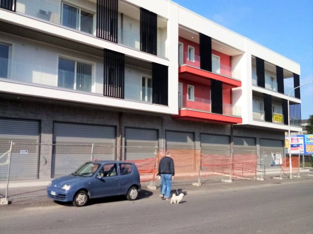 Vendita Appartamento Giugliano in Campania. Trilocale in via Santa Rita da....  Nuovo, primo piano, posto auto, con balcone, riscaldamento autonomo, rif.  86678334