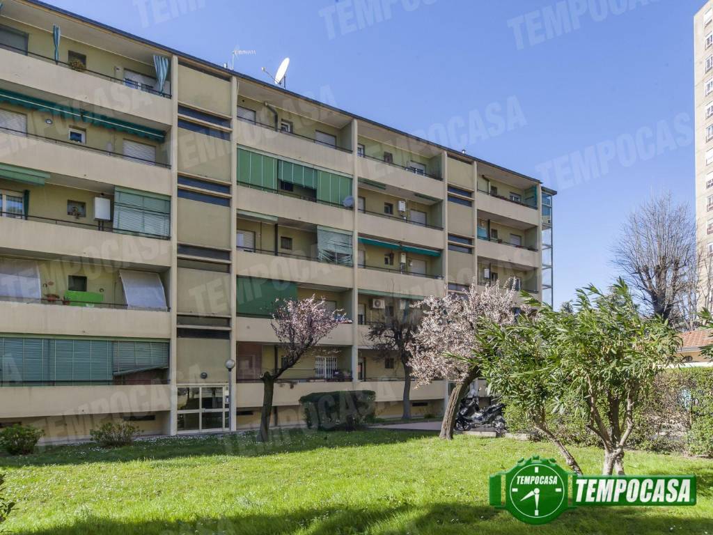 Vendita Appartamento Milano. Trilocale in largo Rapallo 1. Da  ristrutturare, quarto piano, con balcone, riscaldamento centralizzato, rif.  86723962