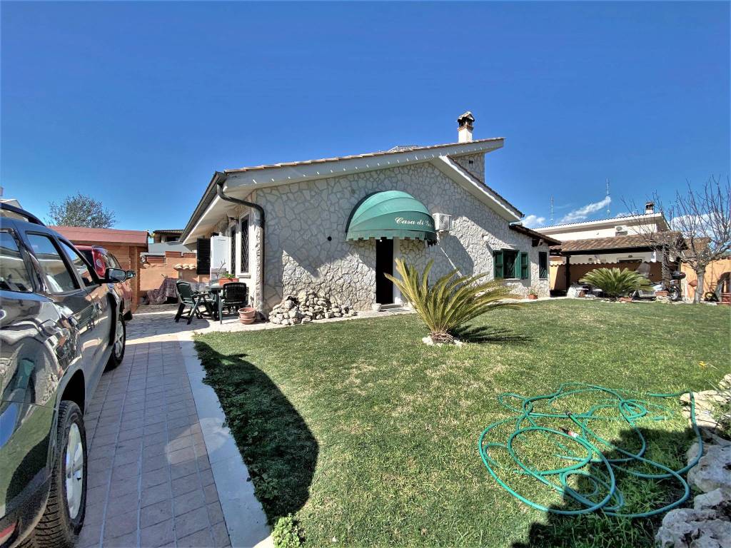 Villa plurifamiliare via Terlago, Infernetto, Roma