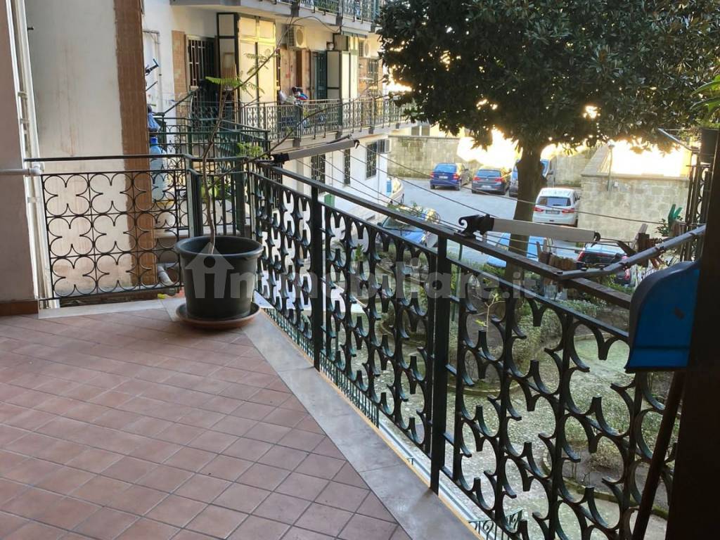 Balcone su cortile ineterno