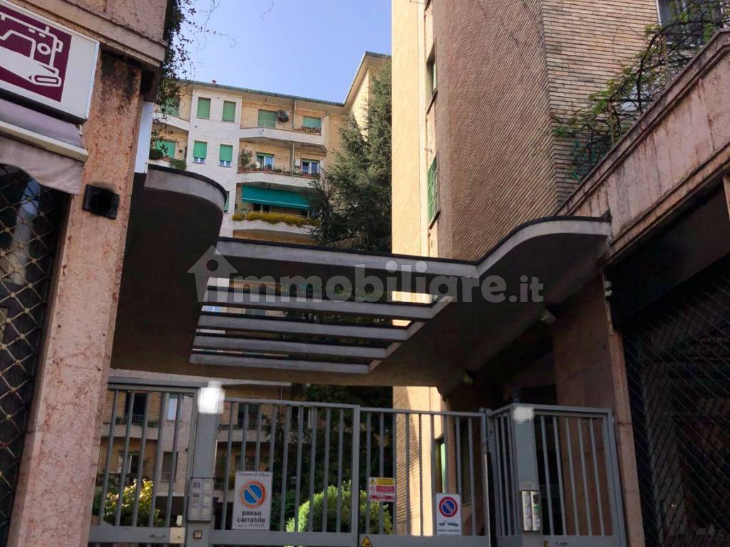 Affitto Appartamento Milano. Bilocale in via Lario 13. Ottimo stato, quinto  piano, con balcone, riscaldamento centralizzato, rif. 87034900