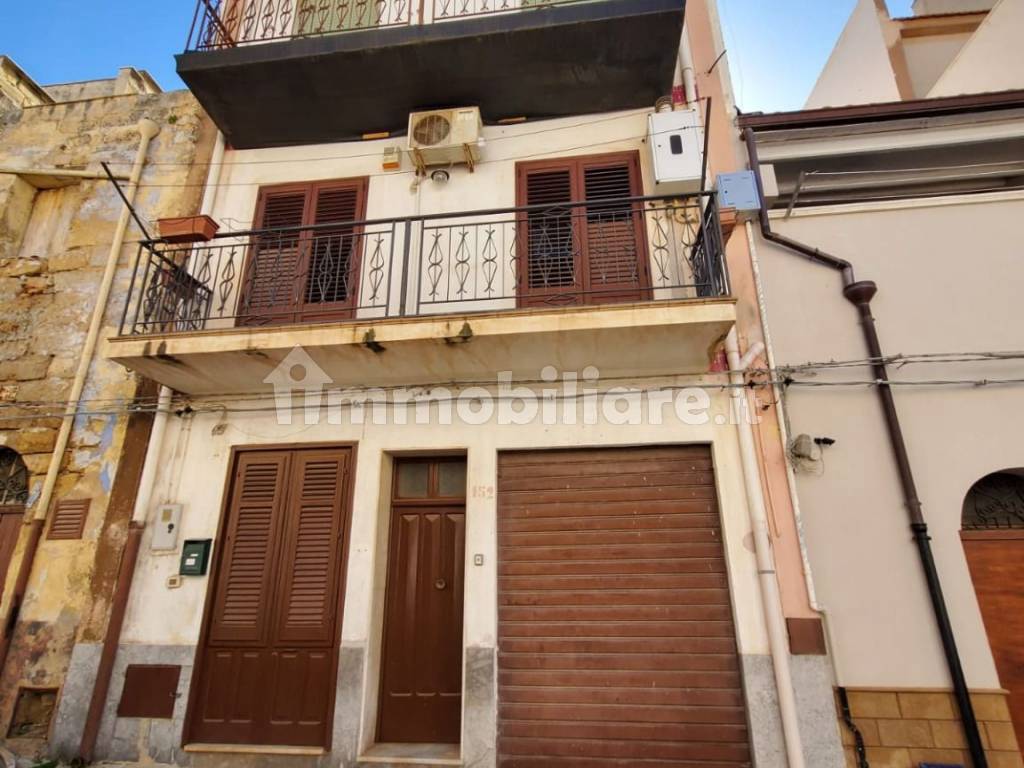 Sale Apartment Cinisi. 3room flat in via Imbriani 152. To be