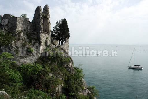 i resti del Castello di Duino