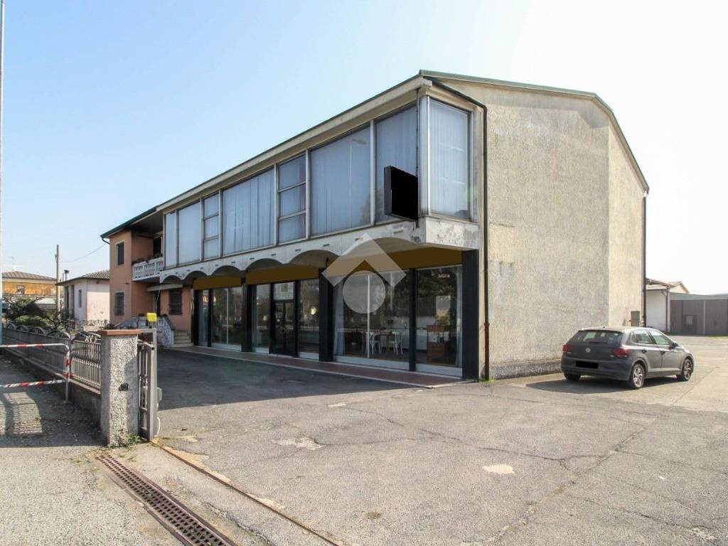 Locale commerciale via michelangelo buonarroti 41, centro, pompiano