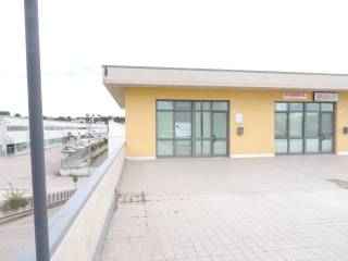 esterno palazzina ufficio