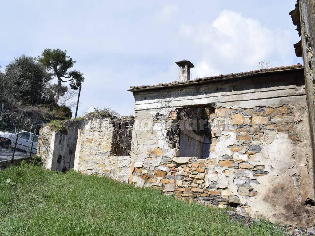 Vista esterna del fabbricato rurale