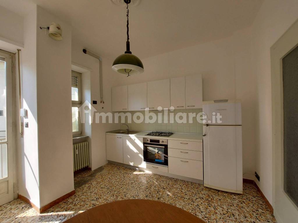 Rent Apartment Torino. 4room flat in via San Marino 894. Good