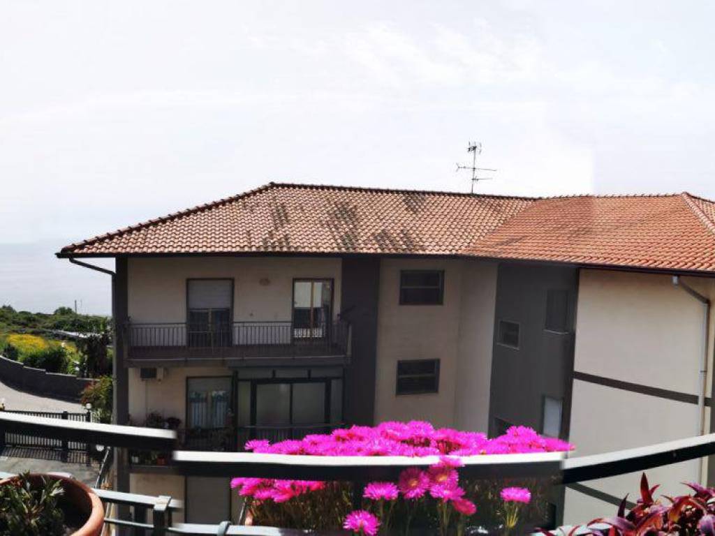 Vendita Appartamento in via Chiusa della.... Aci Catena. Buono stato, primo  piano, posto auto, con balcone, riscaldamento autonomo, rif. 87884518