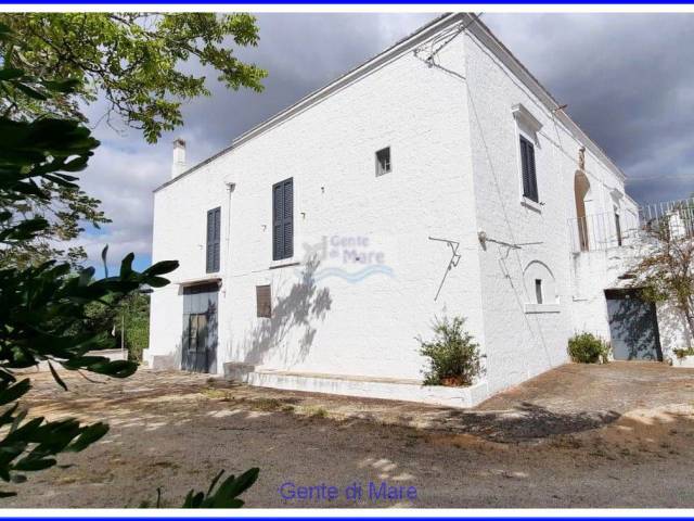 ANTICA MASSERIA CON CHIESA IN VENDITA CAMPAGNA