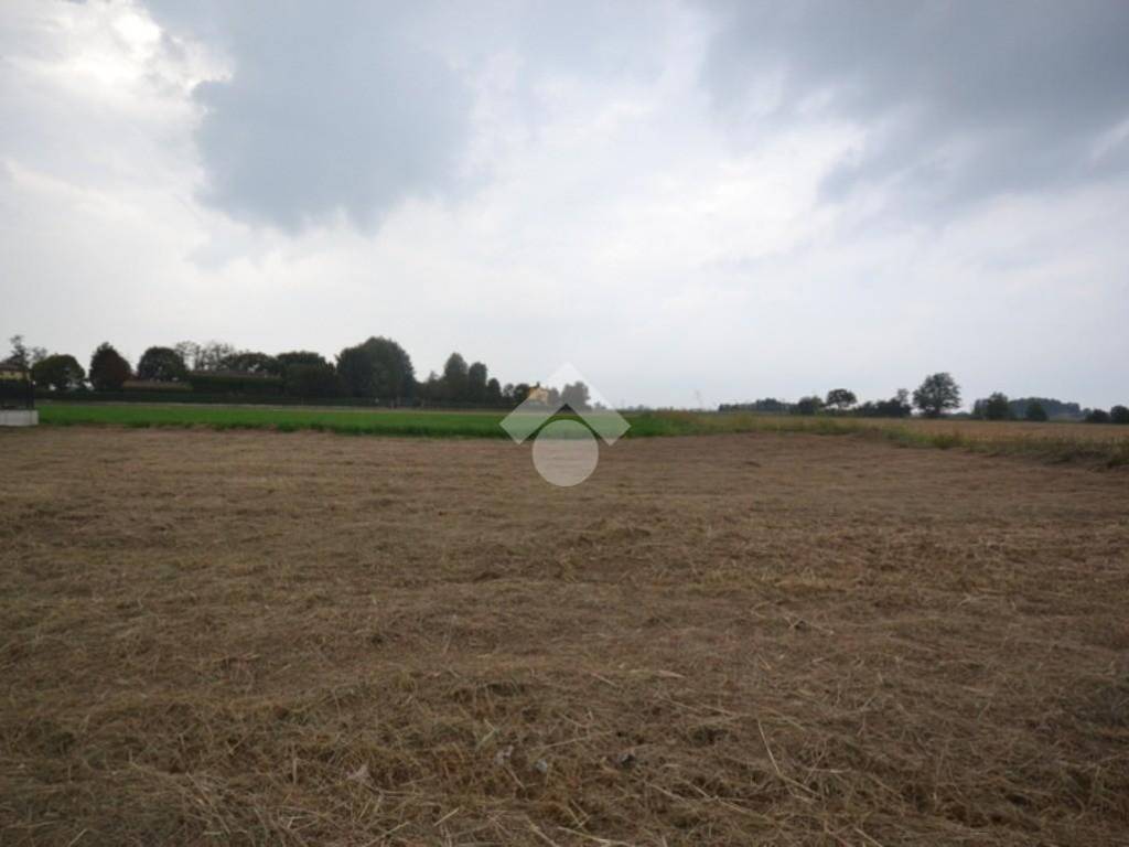 Terreno edificabile via maiandi, corte de' cortesi con cignone