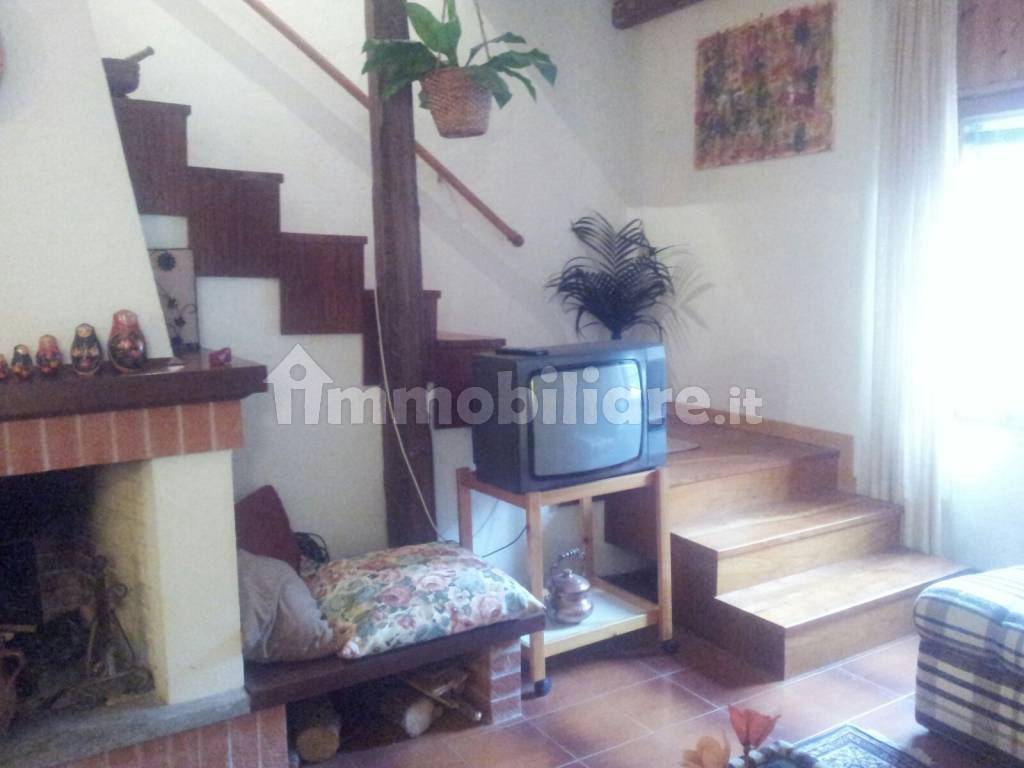 Sale Apartment Introdacqua. 3room flat in via 15. Good condition