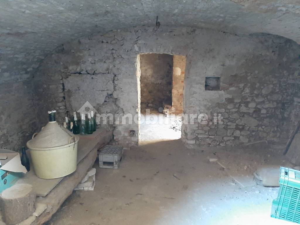 CANTINE CON VOLTE A BOTTE E MATTONI A VISTA