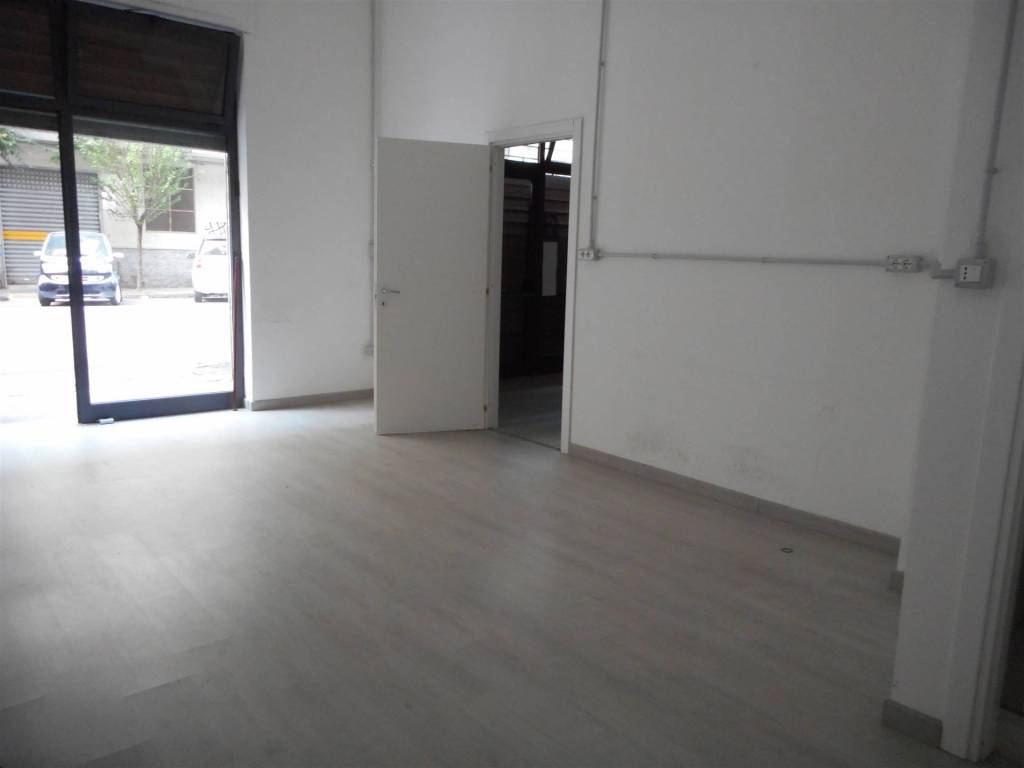 Locale commerciale via luigi guercio 369, irno - brignano, salerno