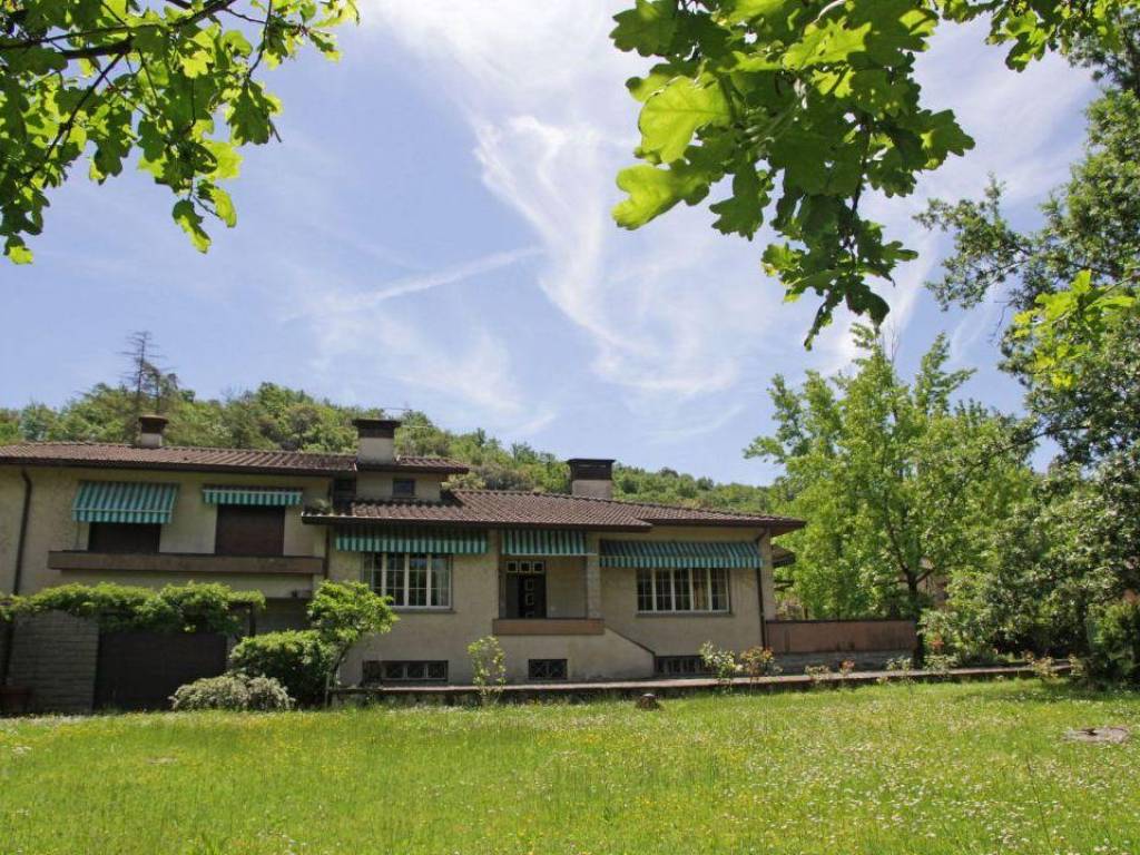 Villa con giardino in vendita Arezzo