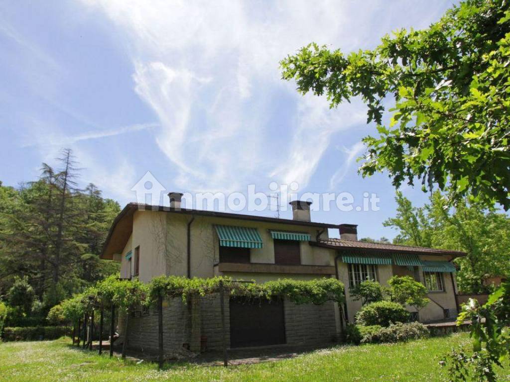 Villa con giardino in vendita Arezzo