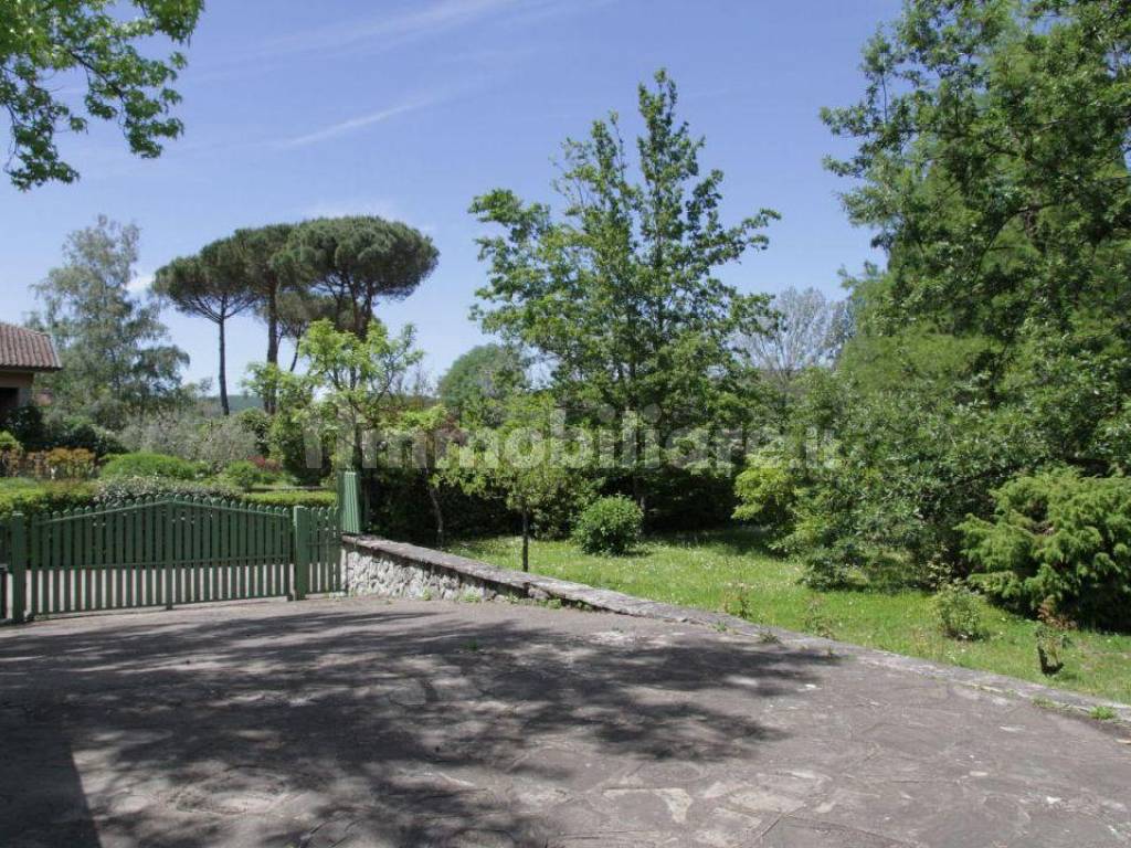Toskana Villa mit Garten zu verkaufen in Arezzo.
