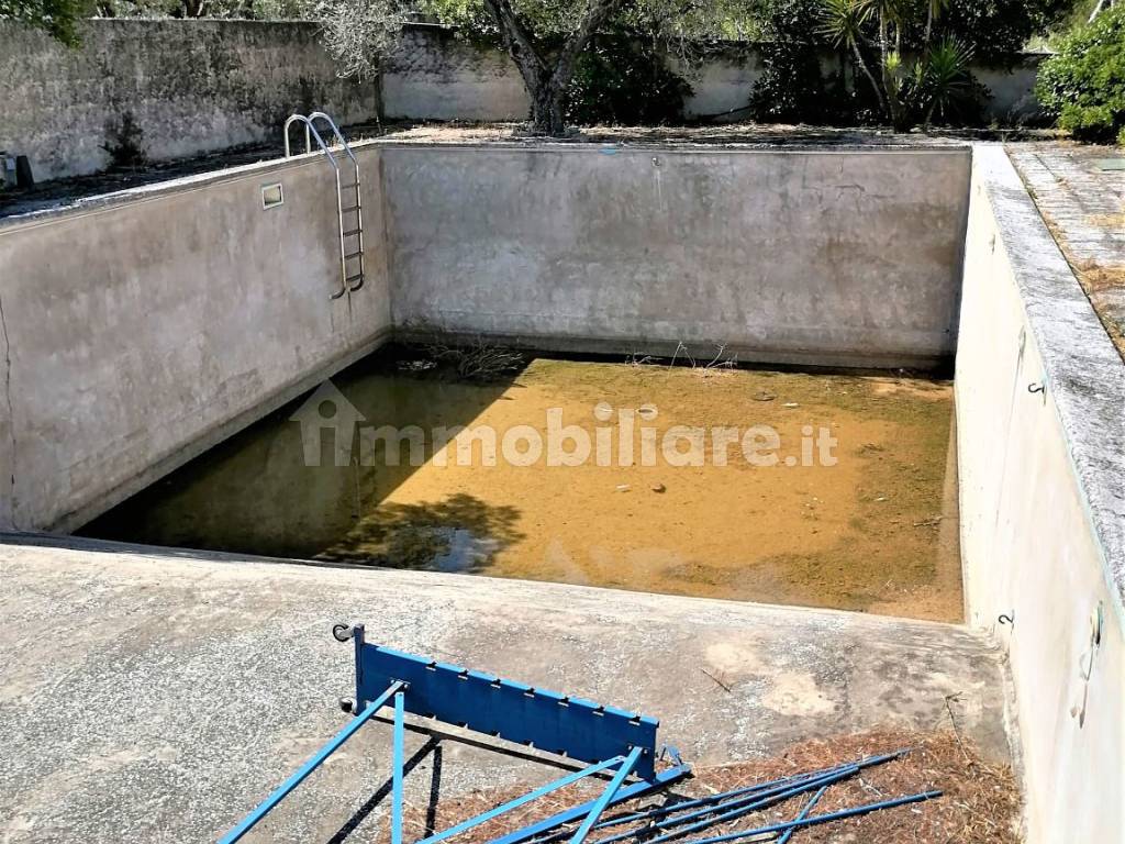 retrovilla con piscina