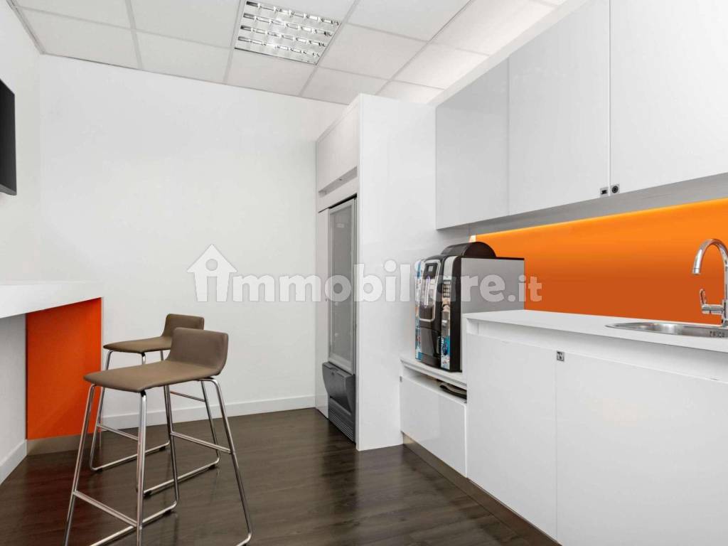 regus_skyline_3730_brescia_italy_kitchen