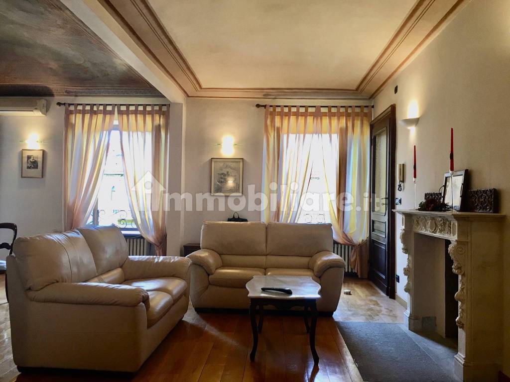Rent Apartment in via Amedeo Avogadro 11. Turin. Excellent condition, fifth floor, parking space