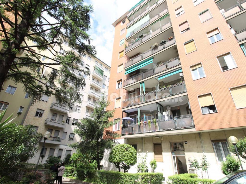 Sale Apartment Milano. 2room flat in via Padova 215a. Excellent