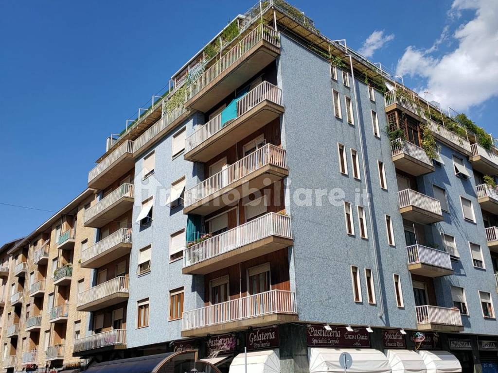 Affitto Appartamento Torino. Trilocale in via Carlo Capelli 34. Buono
