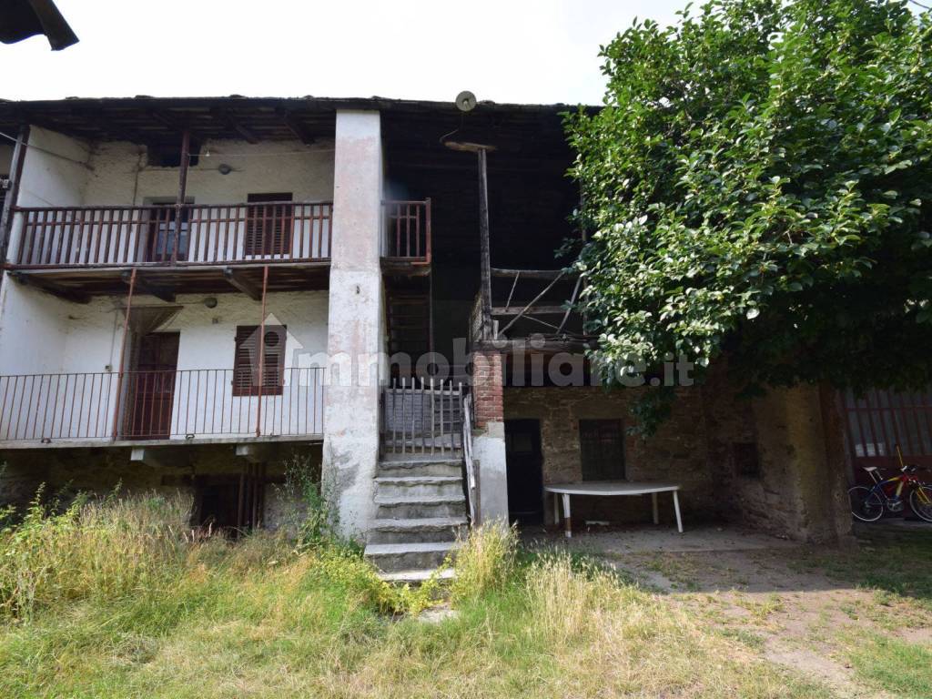 Vendita Rustico in via Inverso Rolandi Torre Pellice. Da ristrutturare