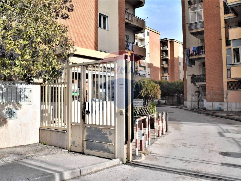 Affitto Appartamento Arzano. Trilocale in via Atellana 25. Da ristrutturare, piano terra Affitto Appartamento Arzano. Trilocale in via Atellana 25. Da ristrutturare, piano terra