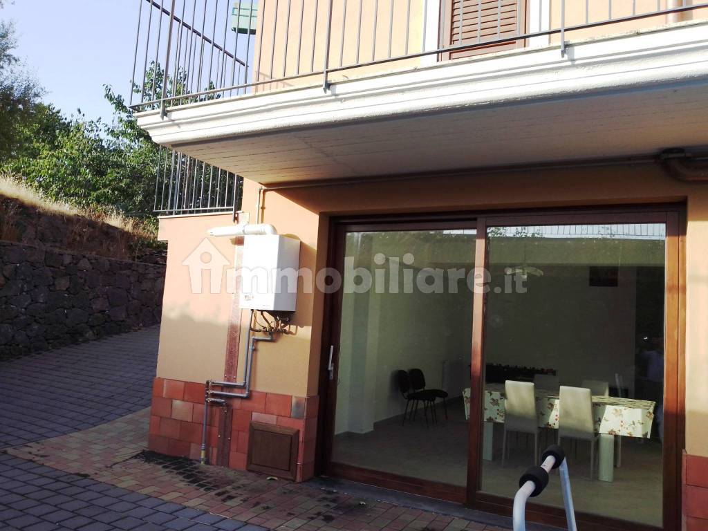 Vendita Villa unifamiliare in via Cubisia Aci Catena. Nuova, posto auto,  con balcone, 280 m², rif. 89977915