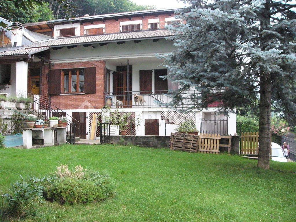 Vendita Villa bifamiliare Val di Chy. Buono stato, posto auto, con terrazza, riscaldamento Vendita Villa bifamiliare Val di Chy. Buono stato, posto auto, con terrazza, riscaldamento