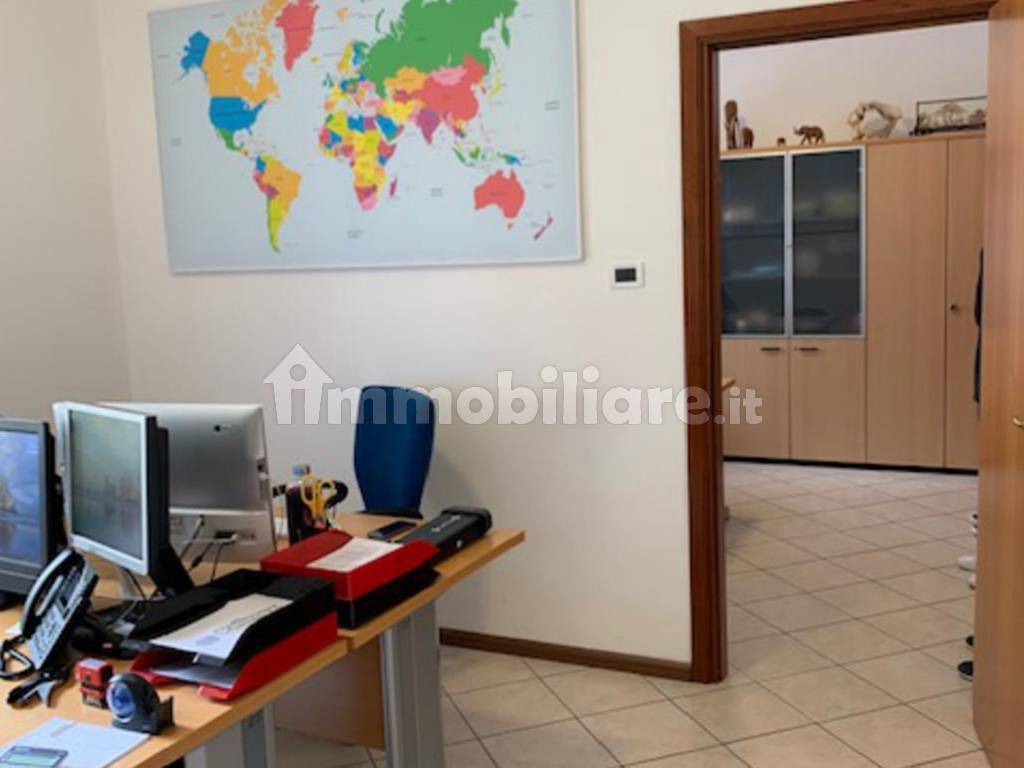 Ufficio al piano rialzato di un bel palazzo di Bolzano - Foto 12