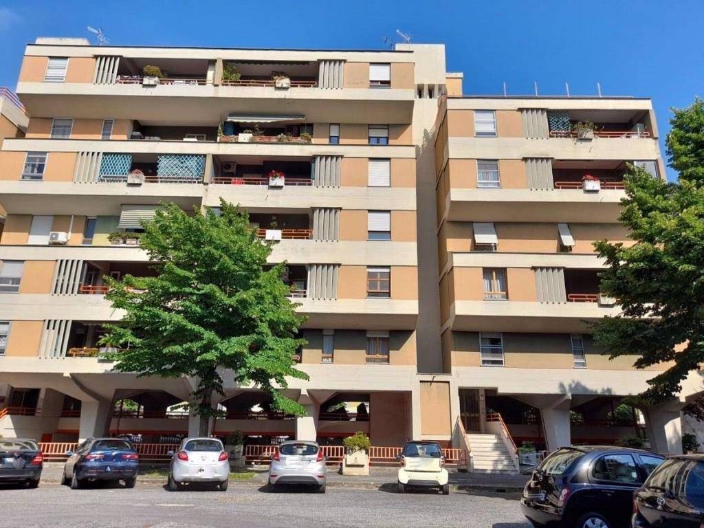 Sale Apartment Latina. 4room flat in via Fiuggi, 0. Good condition
