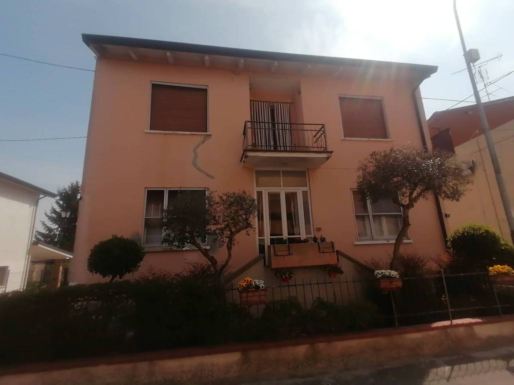 Vendita Villa unifamiliare in via Giovanni Longari Ponzone... Rivarolo del Re ed Uniti. Buono