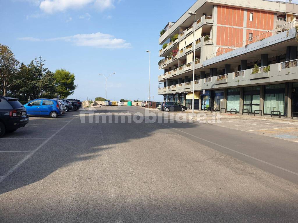 Posto auto - moto via Salvatore Quasimodo 1, Bari, Rif. 90765997 -  Immobiliare.it