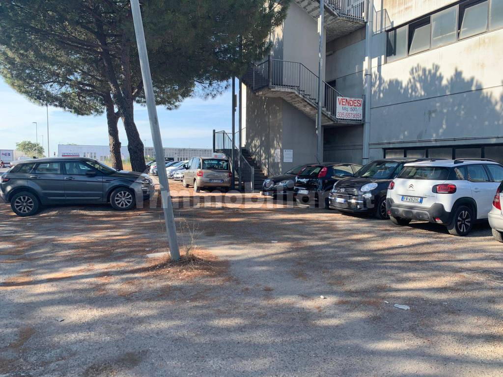 reale immobiliare vende ufficio